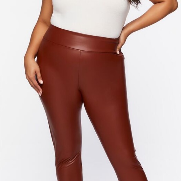 💥💥FOREVER 21💥💥.           PLUS SIZE FAUX LEATHER LEGGINGS - Picture 1 of 10